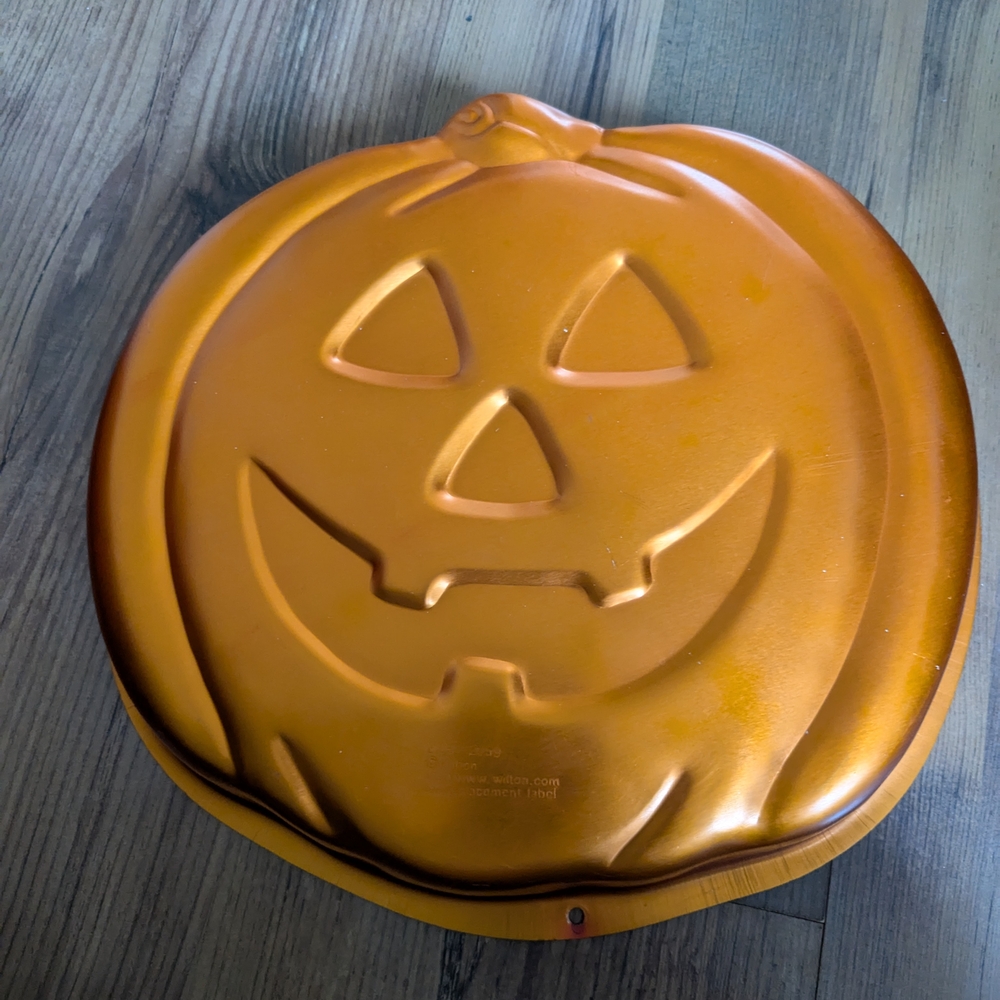 Wilton Iridescent Jack-o'-lantern Pumpkin Cake Mould For Halloween(12"X12"X2")